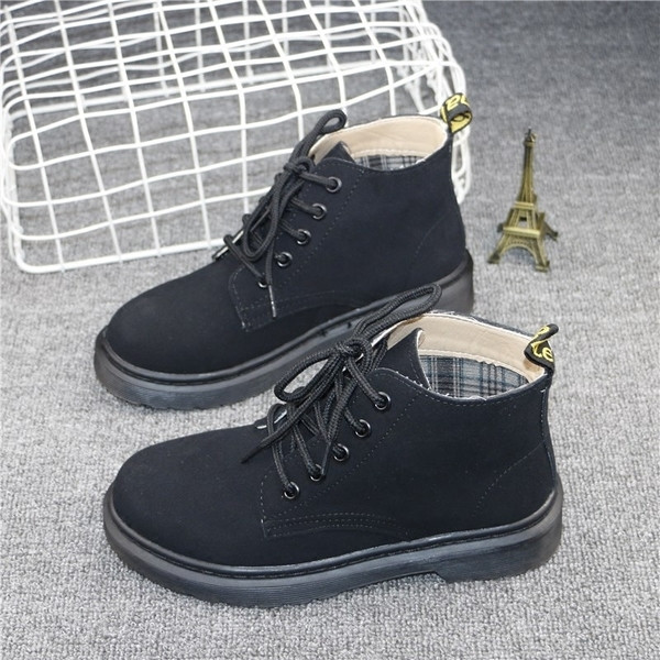 Μοναδικά γυναικεία παπούτσια σε κυκλάμινο και μαύρο χρώμα