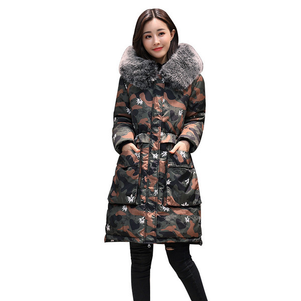 Ένα μακρύ μπουφάν με ένα όμορφη γούνα στο κολάρο, 3 χρώματα