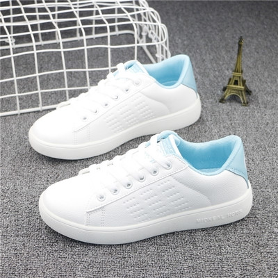 Απλά γυναικεία παπούτσια με χαμόγελο στο πίσω μέρος