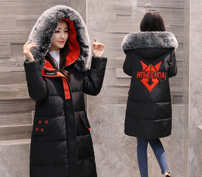 Γυναικείο ζεστό χειμωνιάτικο μακρύ μπουφάν με εκτύπωση στην πλάτη και μαλακή γούνα στην κουκούλα