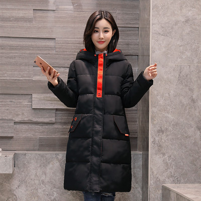 Γυναικείο ζεστό χειμωνιάτικο μακρύ μπουφάν με εκτύπωση στην πλάτη και μαλακή γούνα στην κουκούλα