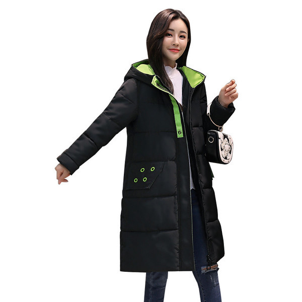 Γυναικείο ζεστό χειμωνιάτικο μακρύ μπουφάν με εκτύπωση στην πλάτη και μαλακή γούνα στην κουκούλα