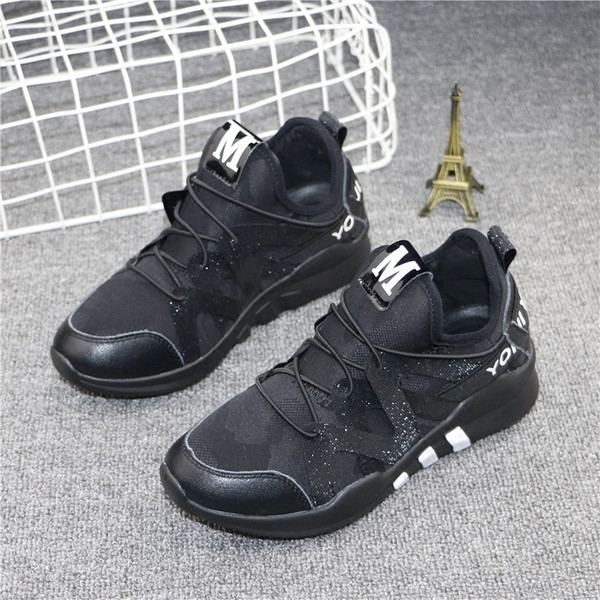 Αθλητικά γυναικεία παπούτσια με ενδιαφέροντα σχέδια