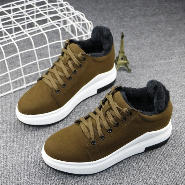 Γυναικεία αθλητικά  παπούτσια για το φθινοπώρο και το χειμώνα  σε  μαύρο και πράσινο χρώμα