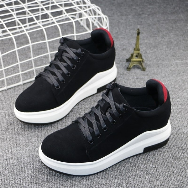 Γυναικεία αθλητικά  παπούτσια για το φθινοπώρο και το χειμώνα  σε  μαύρο και πράσινο χρώμα