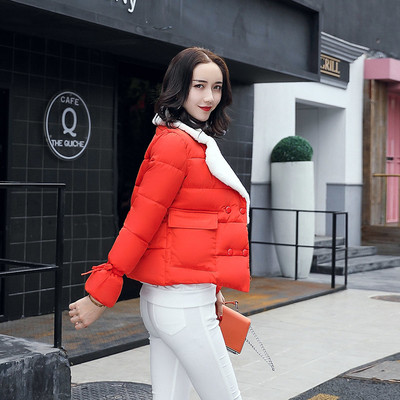 Γυναικείο κοντό μπουφάν με ζεστή μάλλινη επένδυση και μεγάλες τσέπες