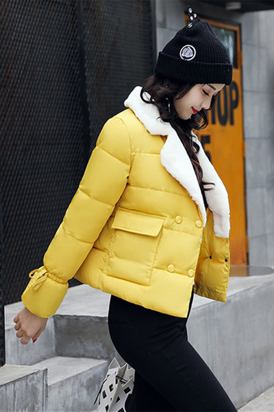 Γυναικείο κοντό μπουφάν με ζεστή μάλλινη επένδυση και μεγάλες τσέπες