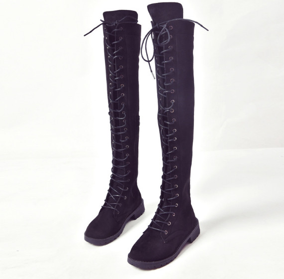 Τρέχοντα γυναικεία παπούτσια με χοντρό, αντιολισθητικό πέλμα και μακριές σταυροειδείς συνδέσεις