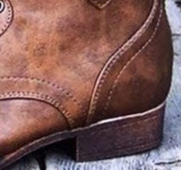 Γυναικείες  μπότες σε στυλ ρετρό  με παχύ τακούνι