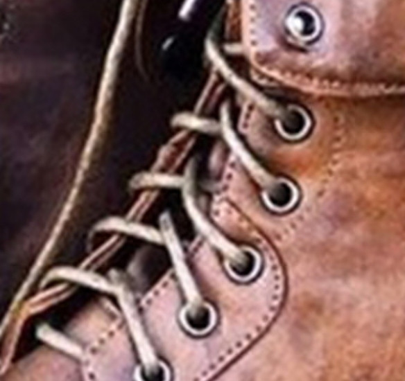 Γυναικείες  μπότες σε στυλ ρετρό  με παχύ τακούνι