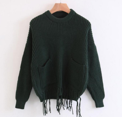 Семпъл дамски пуловер с О-образна яка и много интересни висящи реснички