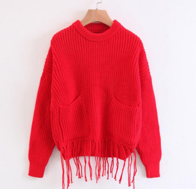 Семпъл дамски пуловер с О-образна яка и много интересни висящи реснички