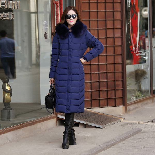 Дълго дамско яке за студеното и забързано ежедневие с яка и мек пух