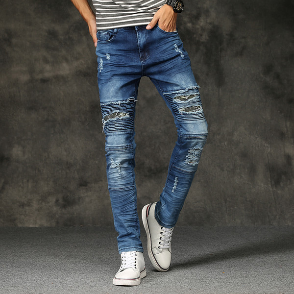 Μοντέρνα ανδρικά τζιν με μπλε και μαύρα μπερδεμένα μοτίβα