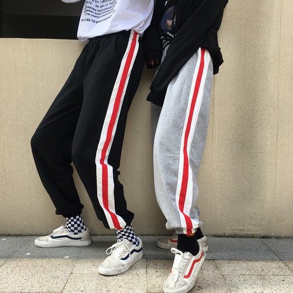 Актуални широки спортни панталони за дамите в два цвята