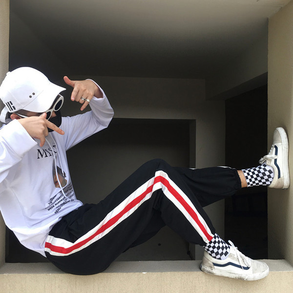 Актуални широки спортни панталони за дамите в два цвята