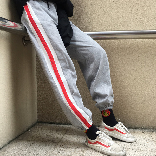 Актуални широки спортни панталони за дамите в два цвята