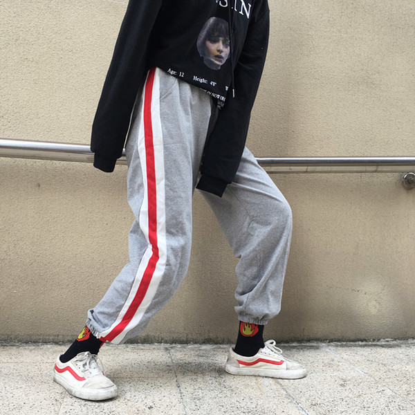 Актуални широки спортни панталони за дамите в два цвята