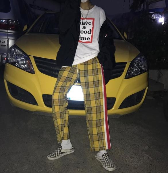 Χρωματιστά  αθλητικά παντελόνια  κατάλληλα για άνδρες και γυναίκες