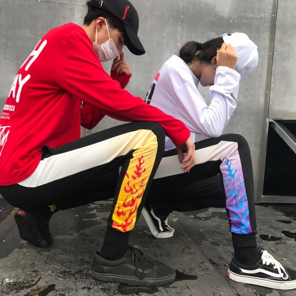 Μοντέρνα ανδρικά αθλητικά παντελόνια σε δύο χρώματα