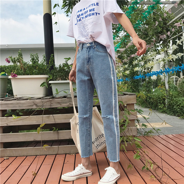 Κομψά casual  γυναικέια τζιν με υψηλή μέση και κομμένα