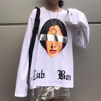 Γυναικεία μπλούζα  σε ευρύ σχέδιο με εφαρμογή και επιγραφή