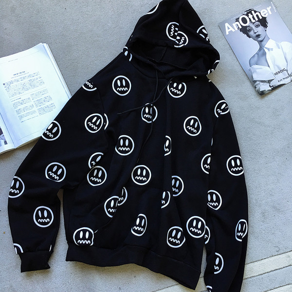 Γυναικείο φούτερ  για το φθινόπωρο  με μαύρη κουκούλα με εικόνες