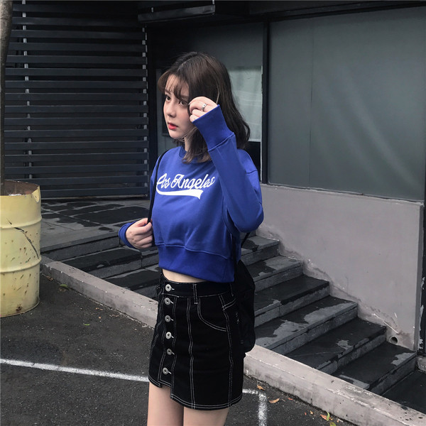 Αθλητική κοντομάνικη γυναικεία μπλούζα σε μπλε και μοβ χρώμα με επιγραφή