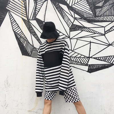 Ευρεία ανδρική μπλούζα με ριγέ, κατάλληλη για την  καθημερινή ζωή