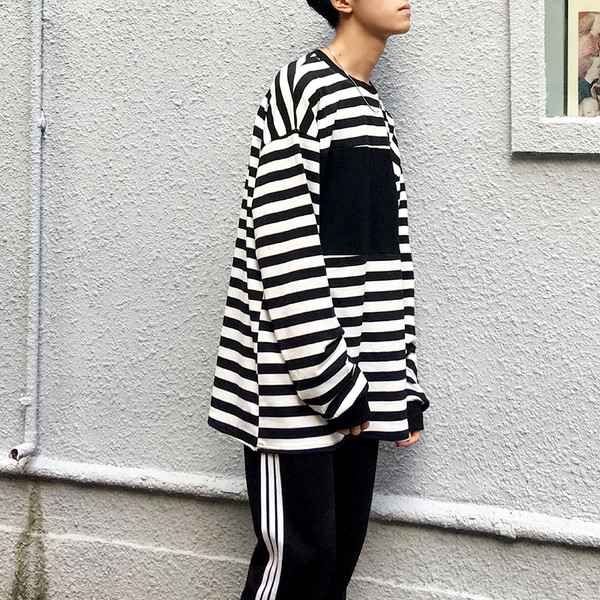 Ευρεία ανδρική μπλούζα με ριγέ, κατάλληλη για την  καθημερινή ζωή