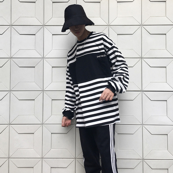 Ευρεία ανδρική μπλούζα με ριγέ, κατάλληλη για την  καθημερινή ζωή