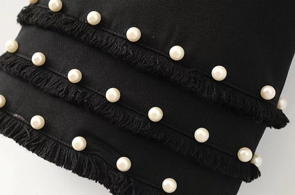 Κομψά  γυναικεία παντελόνια σε μαύρο χρώμα με διακοσμητικά σφαιρίδια