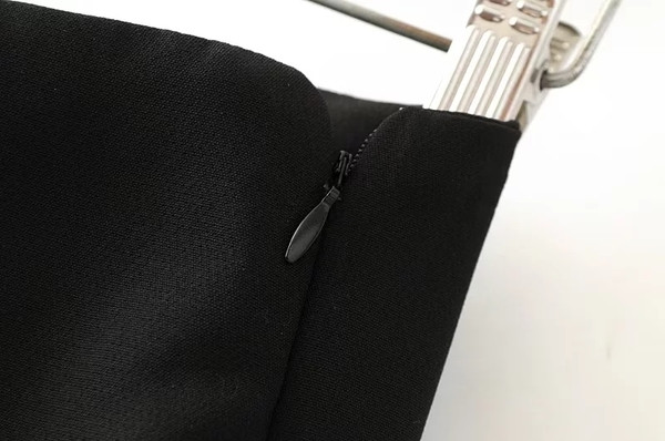 Κομψά  γυναικεία παντελόνια σε μαύρο χρώμα με διακοσμητικά σφαιρίδια