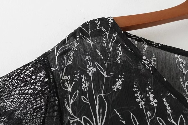 Κομψή  γυναικεία μπλούζα με κομμένα μανίκια