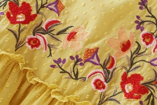  Γυναικεία μπλούζα με floral κεντήματα σε δύο χρώματα