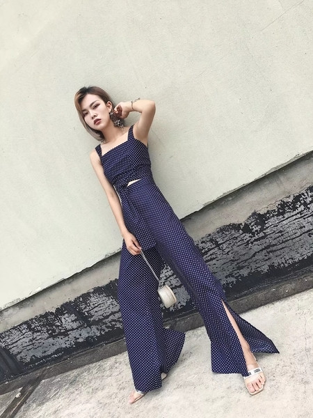 Ευρύ κομψό  γυναικείο παντελόνι με ψηλή μέση