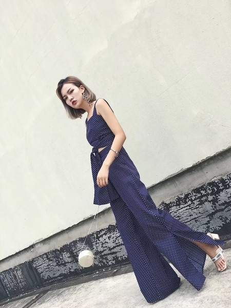 Ευρύ κομψό  γυναικείο παντελόνι με ψηλή μέση