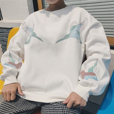 Есенна дамска блуза в широк модел с бродерия