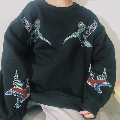 Есенна дамска блуза в широк модел с бродерия