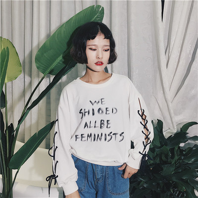 Спортно-елегантна дамска блуза в свободен стил с надписи и връзки по ръкавите