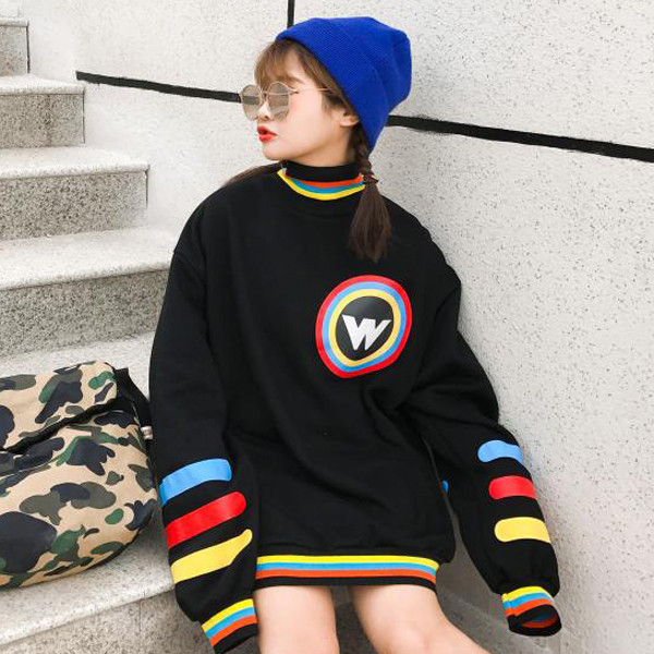 Χειμερινή  γυναικεία μπλούζα  με κολάρο και χρωματιστές λωρίδες