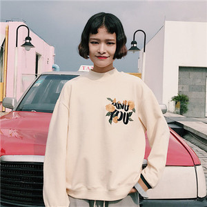 Γυναικεία αθλητικά μπλουζάκια σε δύο χρώματα