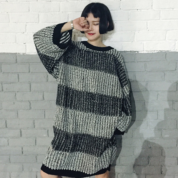 Стилна дамска плетена рокля в свободен стил