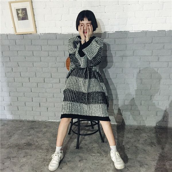 Стилна дамска плетена рокля в свободен стил