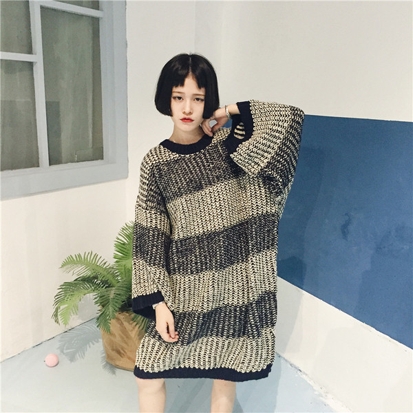 Стилна дамска плетена рокля в свободен стил