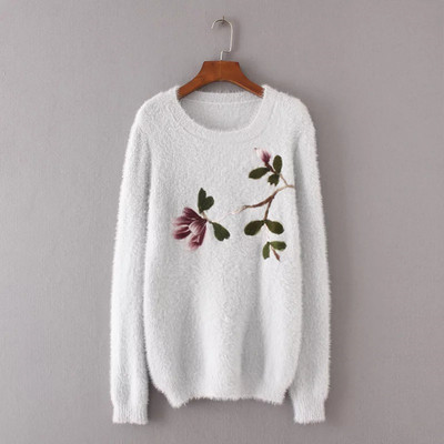 Πολύ κομψό μαλακό γυναικείο πουλόβερ με δαντέλα σε σχήμα O και λουλουδάτο κέντημα