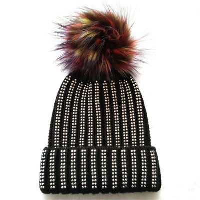 Κομψό χειμωνιάτικο γυναικείο καπέλο με λαμπερά μικρά βότσαλα 
