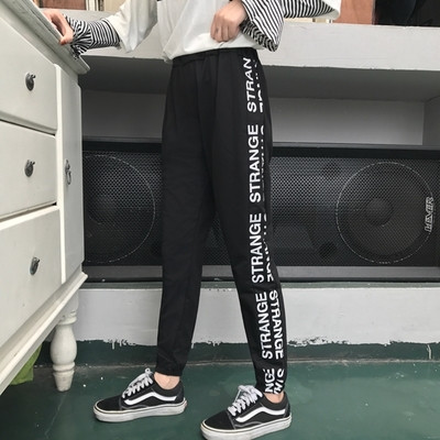 Κομψά αθλητικά παντελόνια με επιγραφές