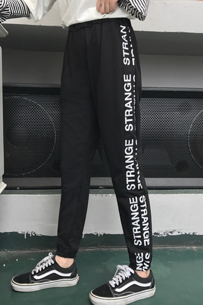 Κομψά αθλητικά παντελόνια με επιγραφές