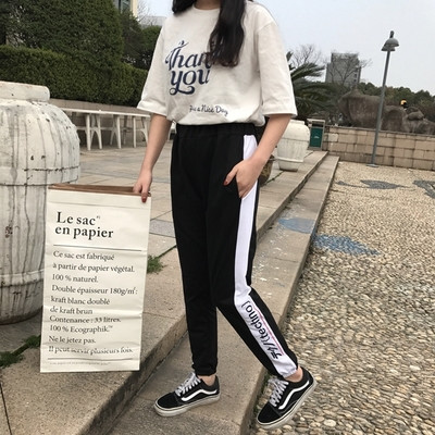 Καθημερινά γυναικεία παντελόνια με λευκή κορδέλα και επιγραφή